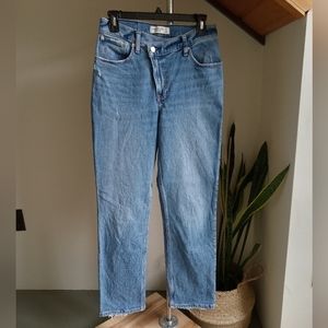 The '90s straight cross over jeans